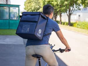 DEBAMED Courier Rucksack Backpack on the back of a cyclist