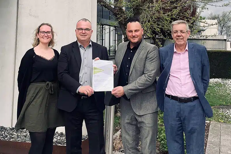 From left to right: Denise Raupp (Debatin), Edgar Becker and Meikel Maier (Doneck), Hans-Walter Trepper (Debatin)